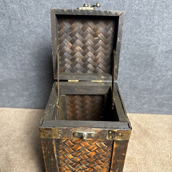 Vintage Wooden Storage Box with Woven Bamboo Panels and Hinged Lid With Latch - Picture 6 of 13